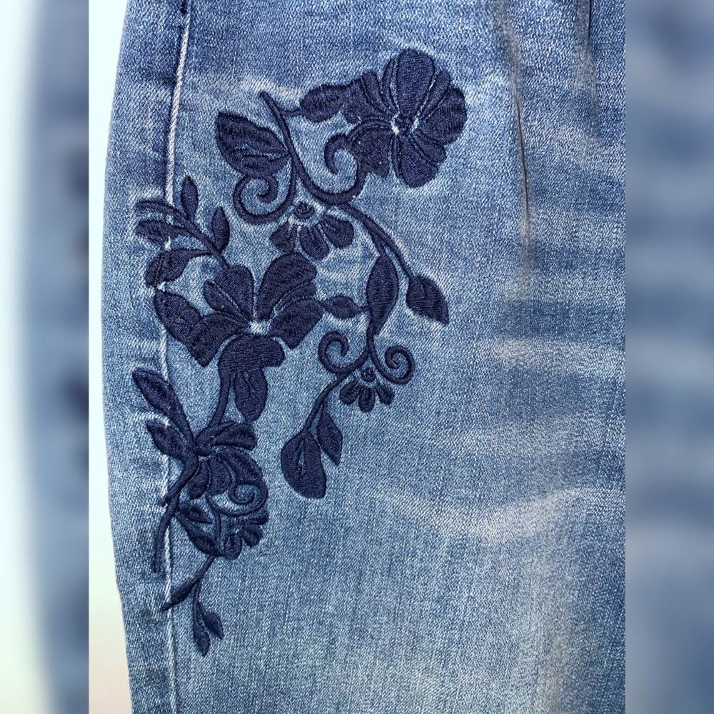 Floral Print Blue Jeans - Picture 3 of 4